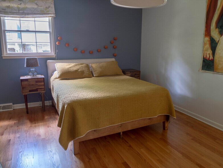 Building Photo - 703 Longview St