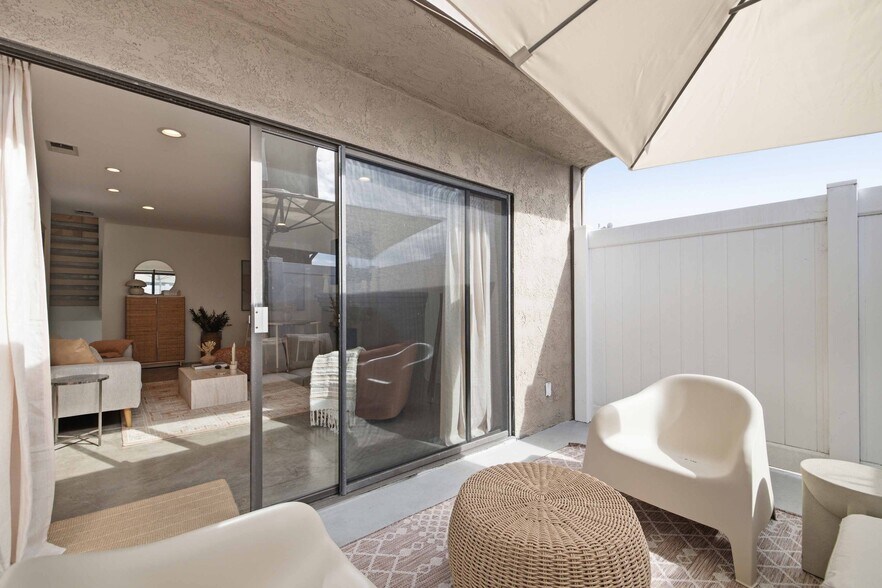 Building Photo - 1140 Manhattan Beach Blvd