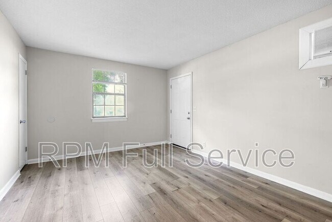 Building Photo - 4426 Central Valley Dr