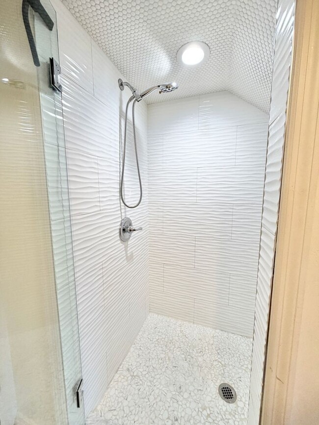 Building Photo - **LELY COUNTRY CLUB** 2 BED + LOFT / 2 BAT...