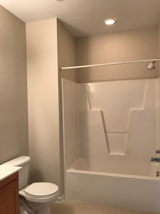 Building Photo - Adorable 1 bedroom 1 bath condo with garage located in Cotwold Park