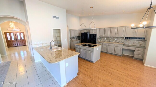 Building Photo - 37985 S Eagle Dr
