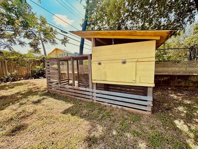 Building Photo - 7517 Eastcrest Dr