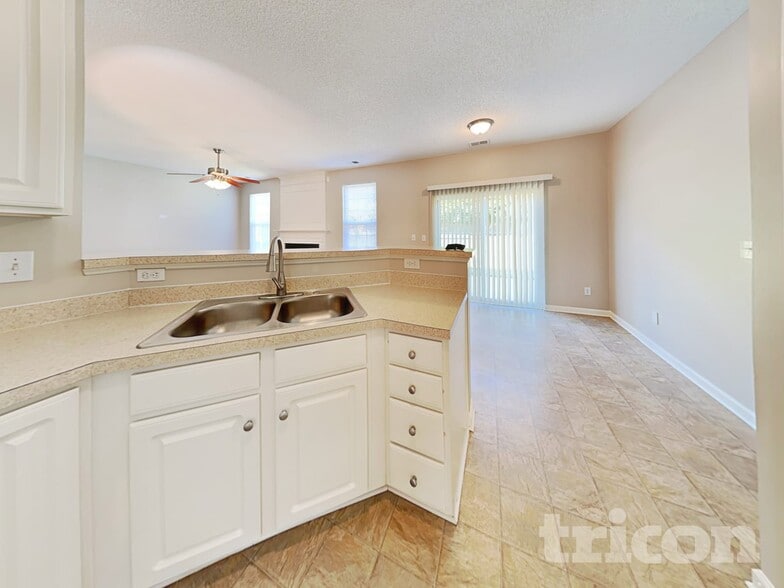 Building Photo - 312 Buckthorne Dr
