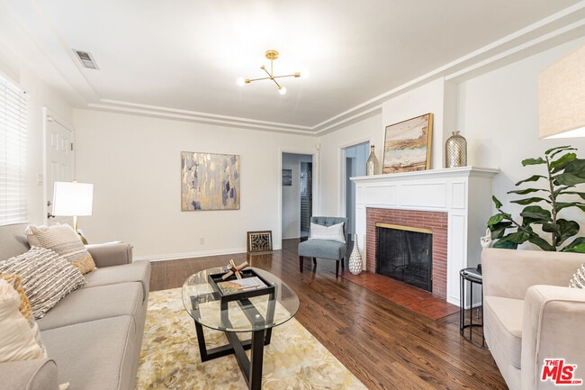 Building Photo - 5732 Vesper Ave