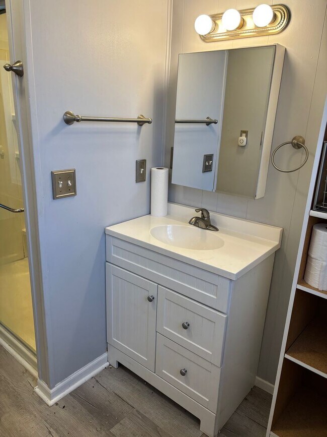 Building Photo - 3 BED, 1 BATH FARM HOUSE LOCATED IN STAR!