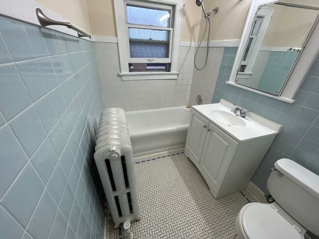 Building Photo - 556 N 63rd St