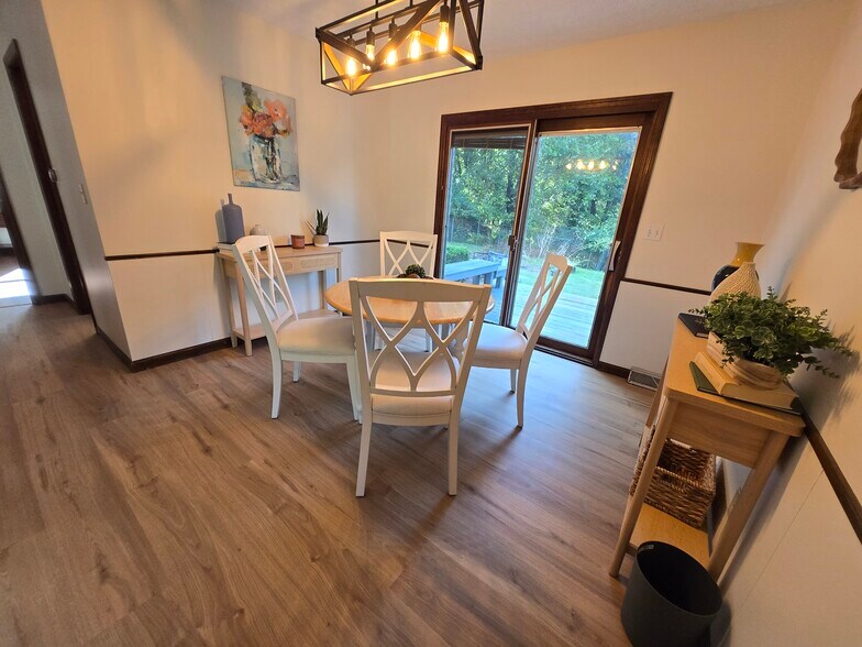 Building Photo - 1632 S Sycamore Ct