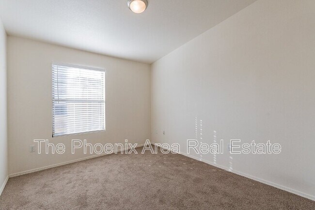 Building Photo - 2401 E Rio Salado Pkwy