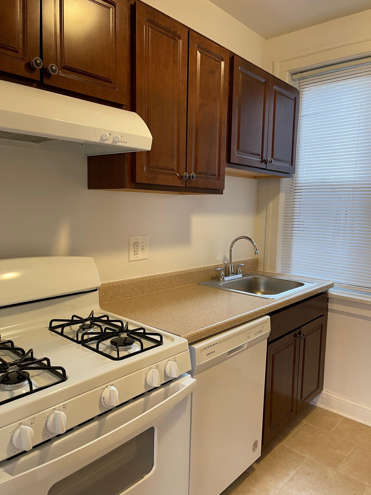 Building Photo - 1637 W Estes Ave