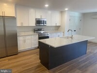 Building Photo - 1087 Mt Tom Rd