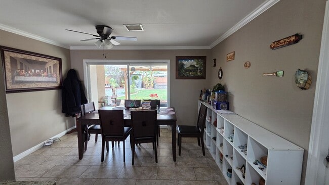 Building Photo - Spacious 3 bed 1 bath with a large backyard! Available 4/1/2026