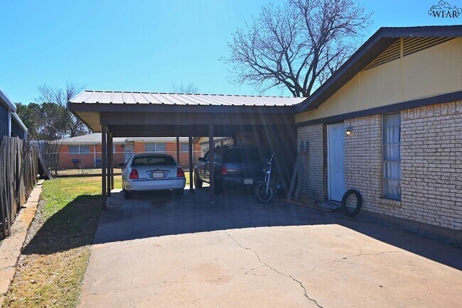 Building Photo - 1901 Wenonah Ave