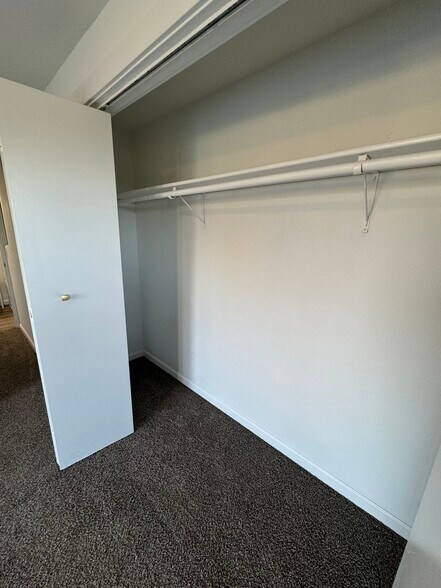 Building Photo - 5635 N 49th St