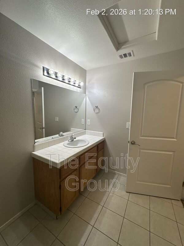 Building Photo - 2547 W Lark Ave