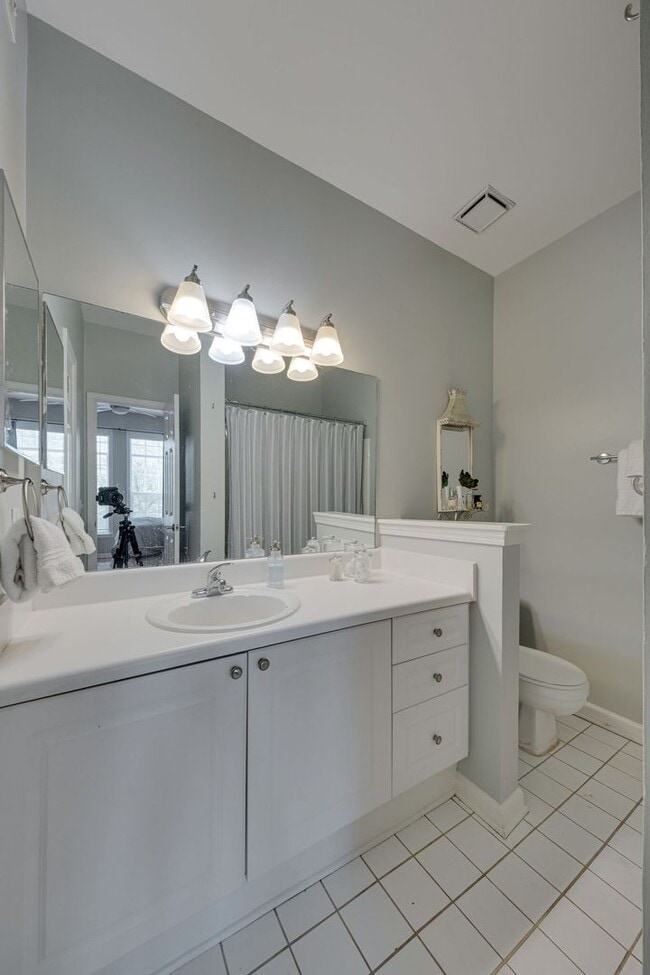 Building Photo - FULLY FURNISHED 2 BED 2 BATH TOWNHOME IN GREENHILLS $2250 PER MONTH.