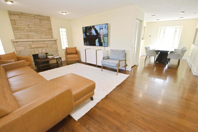 Building Photo - 426 E Pokagon St