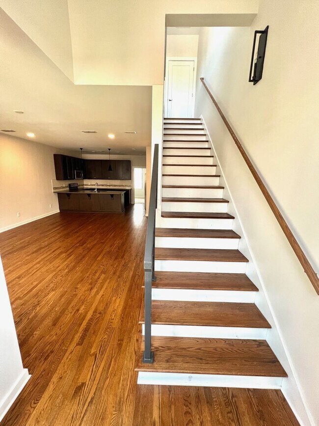 Building Photo - 3 bed/3 bath with Attached 2 Car Garage in East Nashville