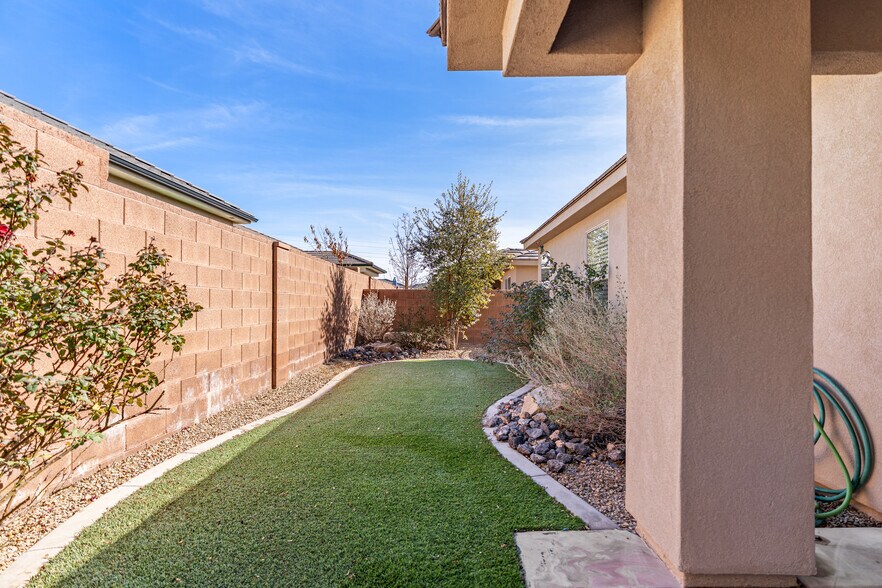 Building Photo - 559 S Ascend Dr