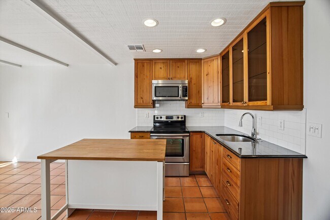 Building Photo - 3012 N 32nd St