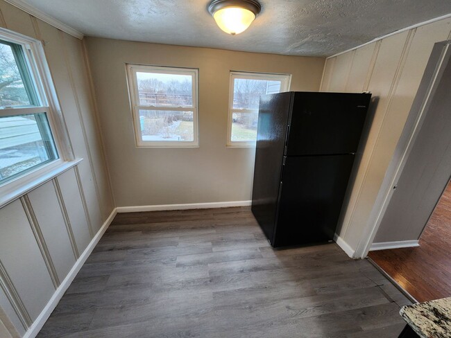 Building Photo - Spacious 3-Bedroom, 1-Bathroom Home AVAILABLE NOW!!