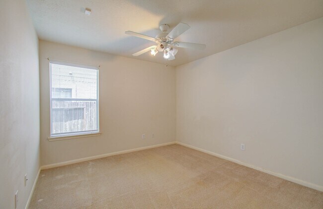 Building Photo - 1519 Mustang Crossing