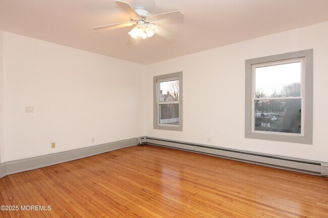 Building Photo - 142 Morris Ave