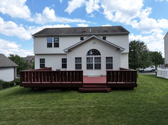 Building Photo - 1909 Colonial Dr
