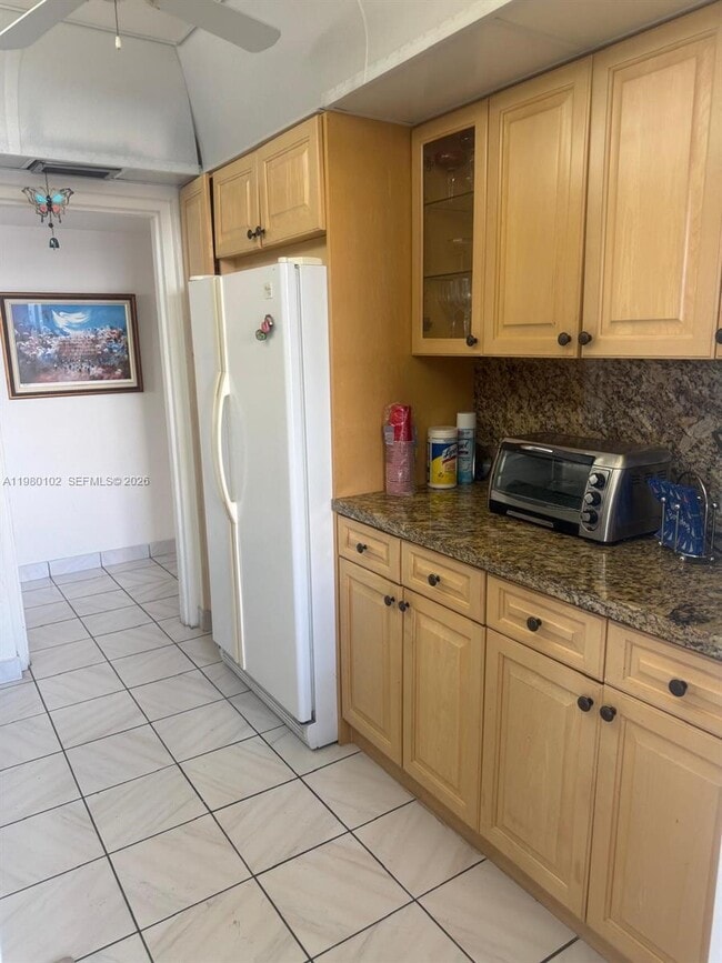 Building Photo - 3113 S Ocean Dr