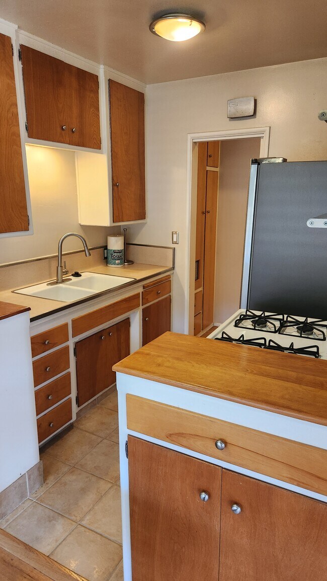 Building Photo - 2222 2nd St