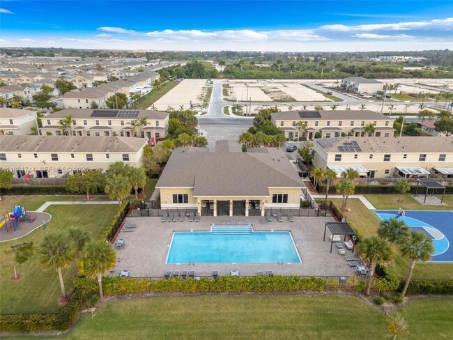 Building Photo - 540 NE 5th Terrace