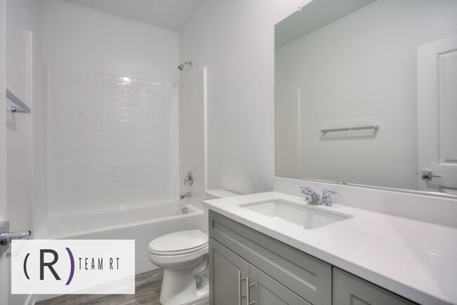 Building Photo - Brand new studio condo with modern design ...