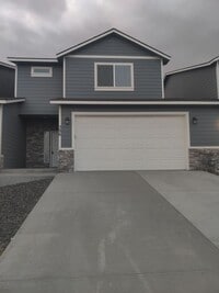 Building Photo - Contemporary Townhome with Open Floor Plan...