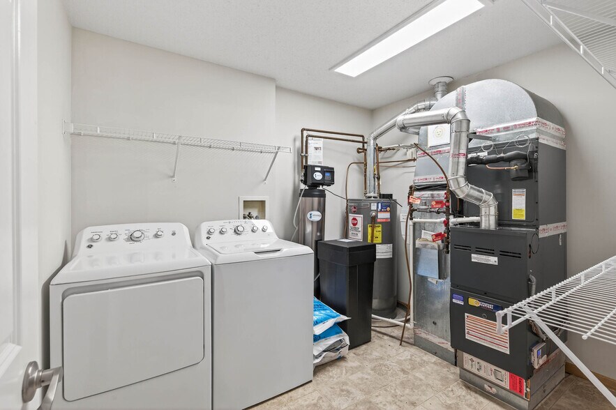 Upper Level - Laundry / Mechanicals Room - 18217 69th Pl N