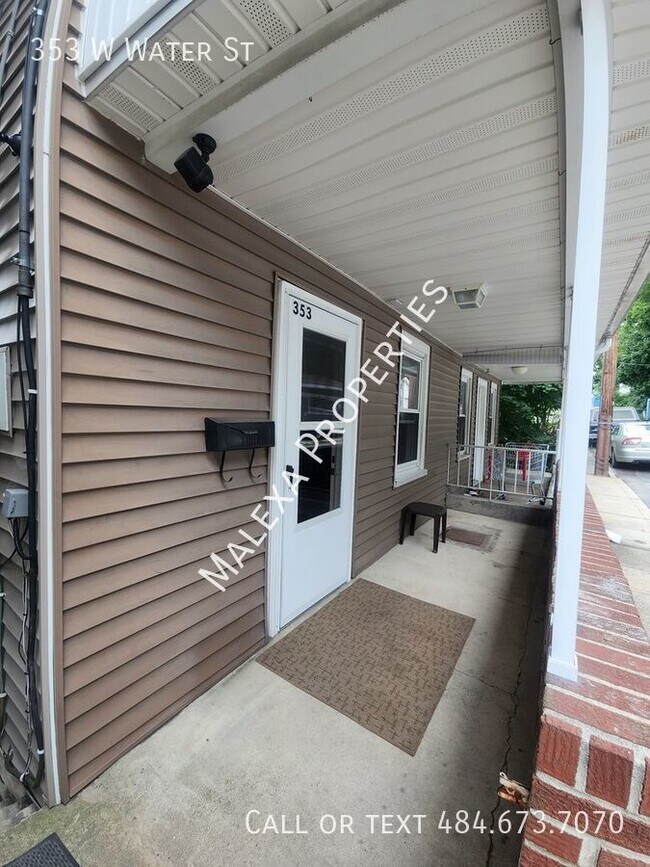 Building Photo - 3 Bedrooms, 1 car garage and finished rec ...