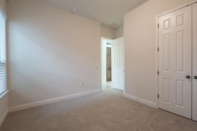 Building Photo - 14928 Iveans Way
