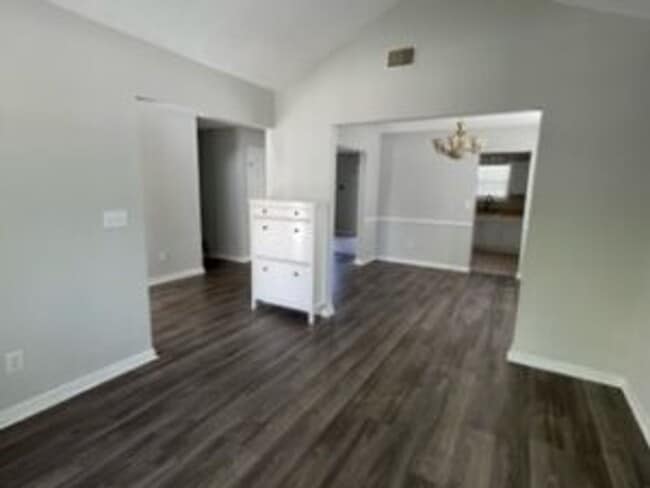 Building Photo - 122 Oak Cove Dr