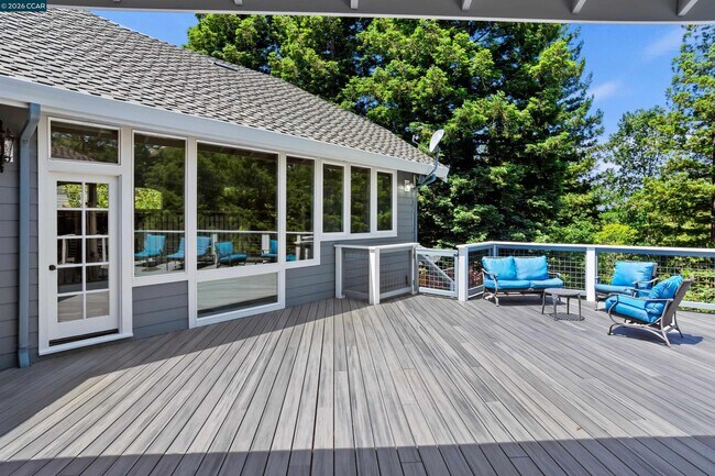 Building Photo - 2324 Saddleback Dr