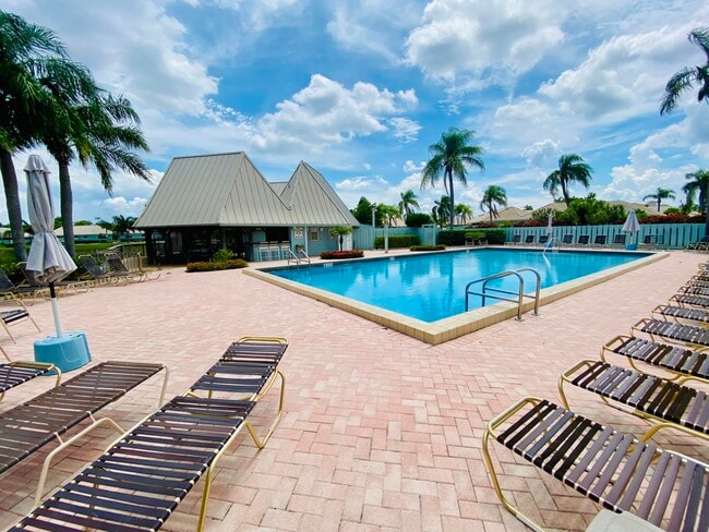 Building Photo - 1127 E Seminole Ave