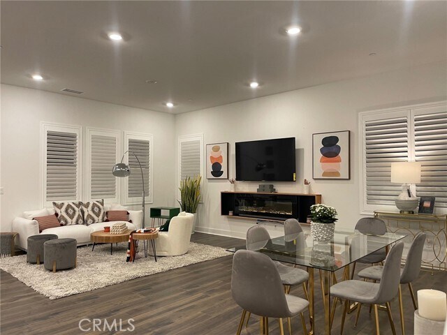 Building Photo - 9337 Astor