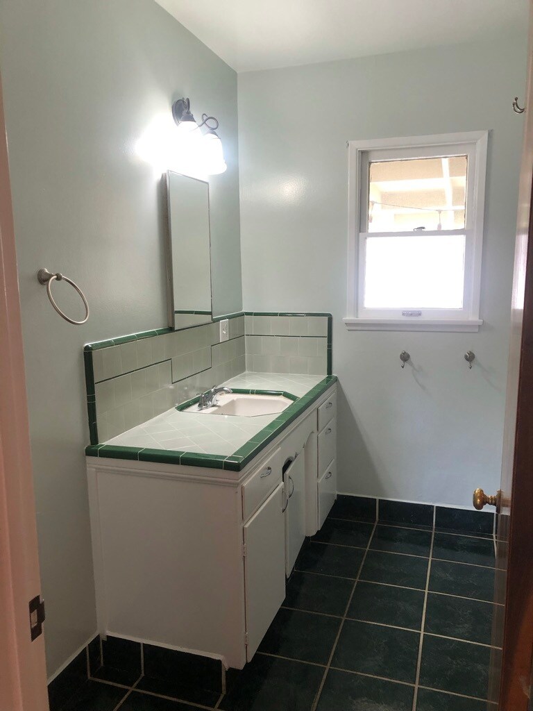 Bathroom - 1564 Alameda St