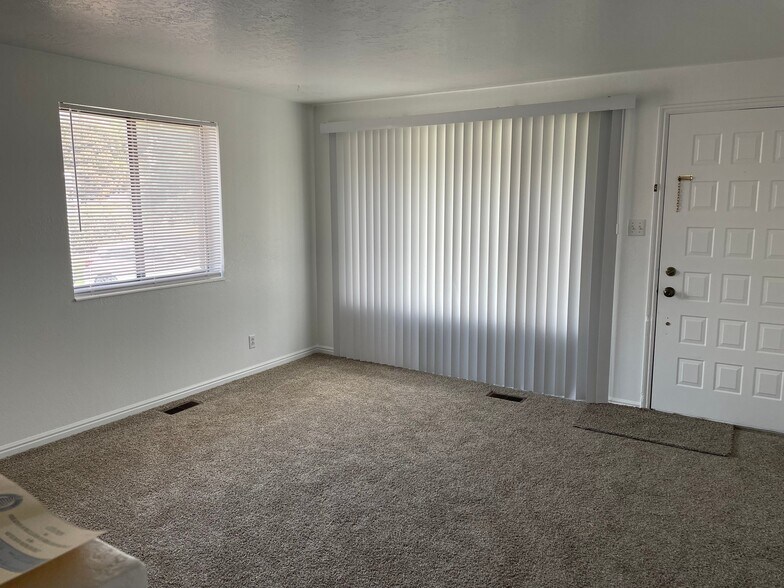 Building Photo - 2894 S 625 W