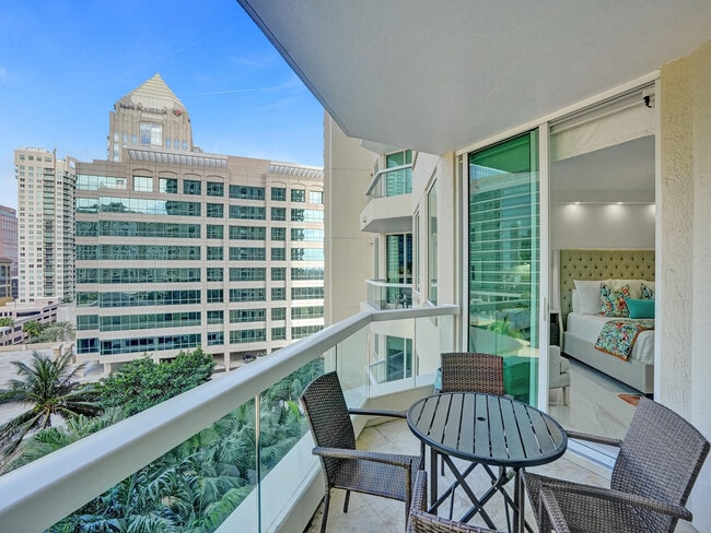 Building Photo - 411 N New River Dr E