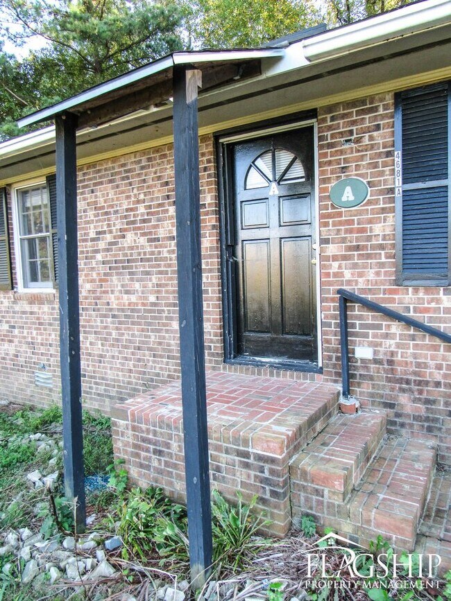 Building Photo - Duplex Between Greenville and Farmville
