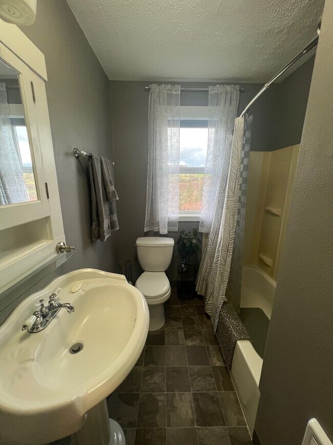 Building Photo - Beautiful views of Mt. Hood!