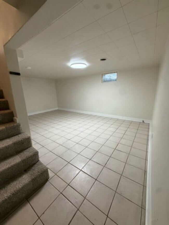 Building Photo - Spacious 5 Bedroom Home Near UNC with Large Yard & Off-Street Parking