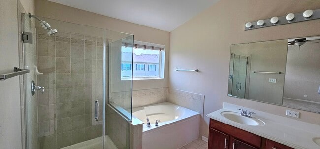 Building Photo - 481 Silver Charm Dr