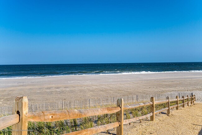 Building Photo - 2102 Oceanfront