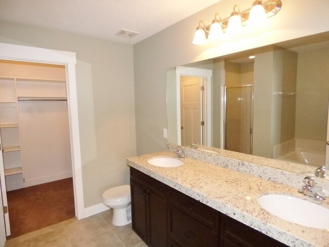 Building Photo - 3 Bed 2.5 Bath Condo