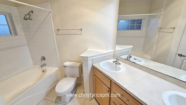 Building Photo - 4315 Issaquah-Pine Lake Rd SE